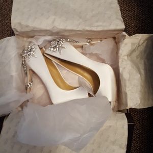 Bnib badgley mischka size 10